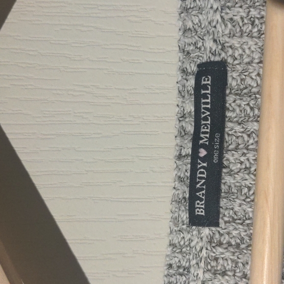 Brandy Melville - Gray Knit Sweater - Picture 2 of 3